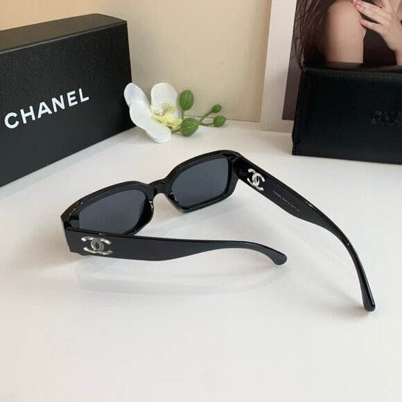 Chanel Tortoiseshell Sunglasses with Quilted Case main image 7